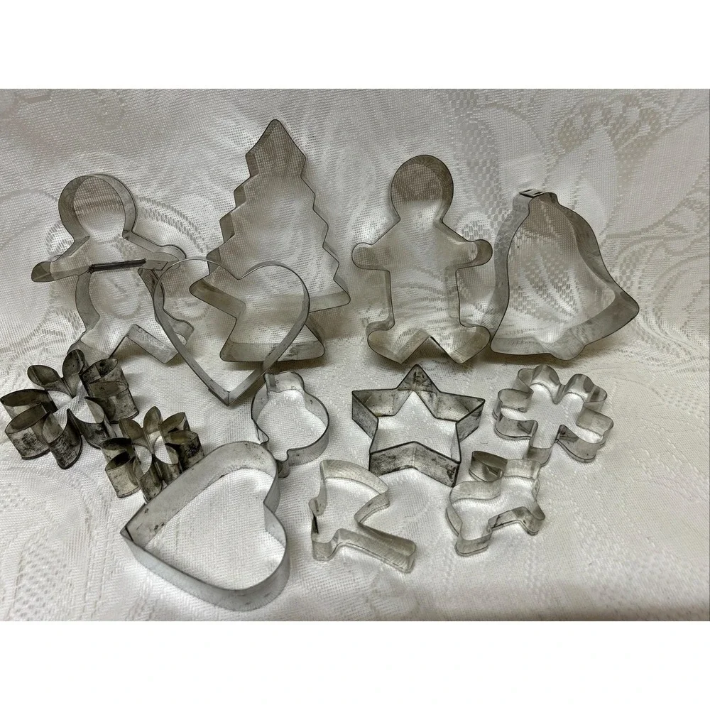 Lot of 13 Vintage Tin Cookie Cutters, Christmas Easter Everyday Ginger Bread‎